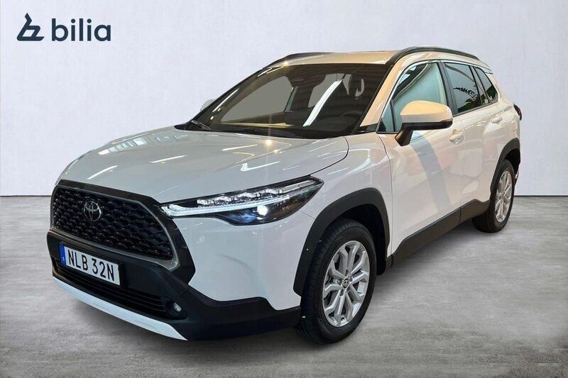 Vit Begagnad 2025 Toyota Corolla Cross Style SUV | 389 900 kr (Marknadspris) - Bild 1/4