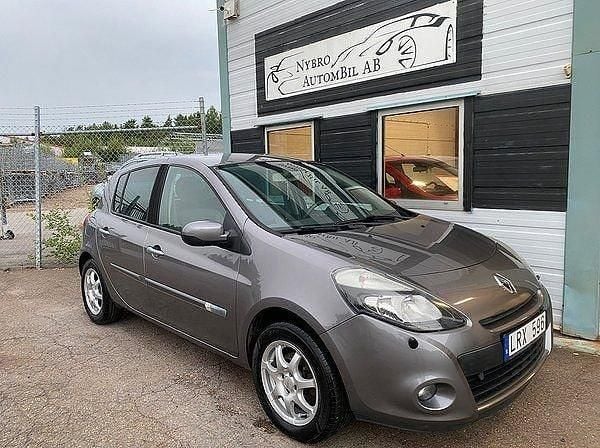 Grå Begagnad 2011 Renault Clio R.S. Halvkombi | 49 900 kr (Lite dyr) - Bild 1/4