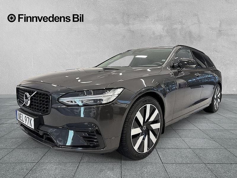 Grå Begagnad 2025 Volvo V90 Plus Kombi | 491 413 kr (Marknadspris) - Bild 1/4