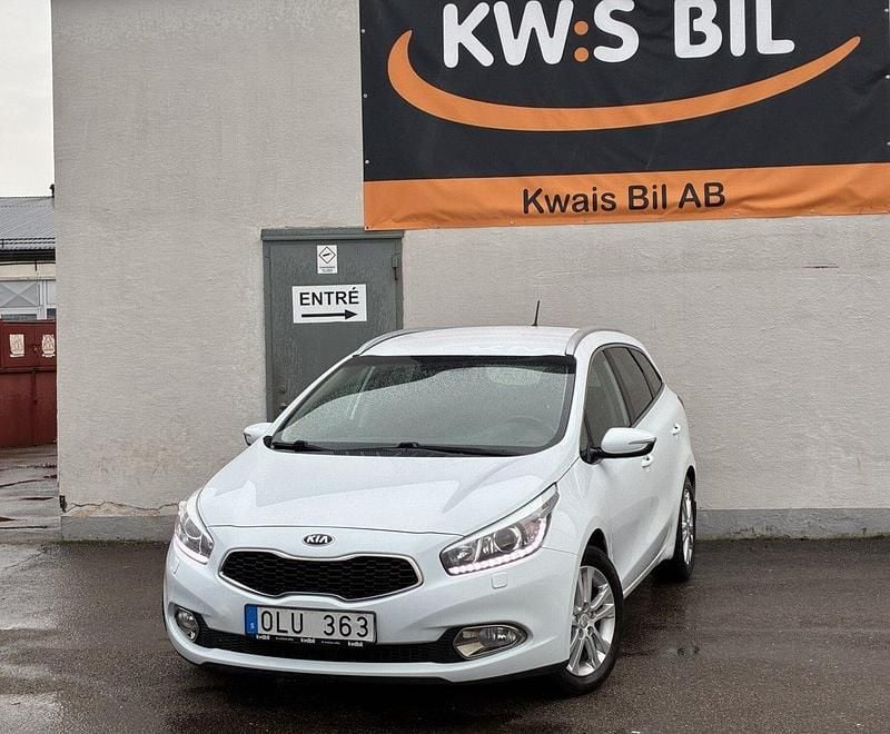 Vit Begagnad 2013 Kia Ceed Sportswagon Comfort Kombi | 74 900 kr (Marknadspris) - Bild 1/4