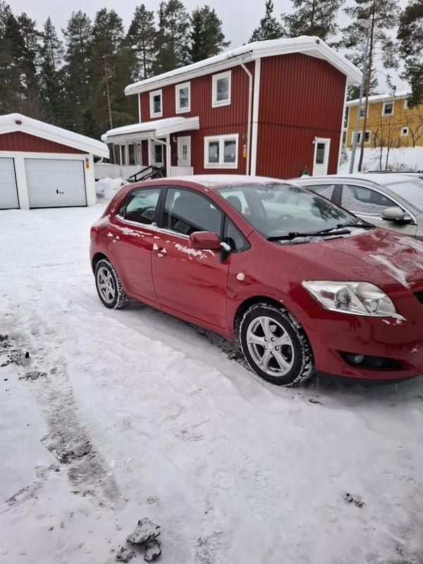 Begagnad Toyota Auris 124 HK (91 kW) 2008 Halvkombi