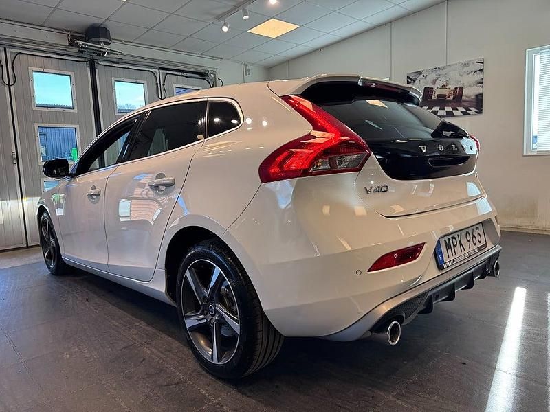 Begagnad Volvo V40 R-Design 190 HK (139 kW) 2014 Vit Kombi