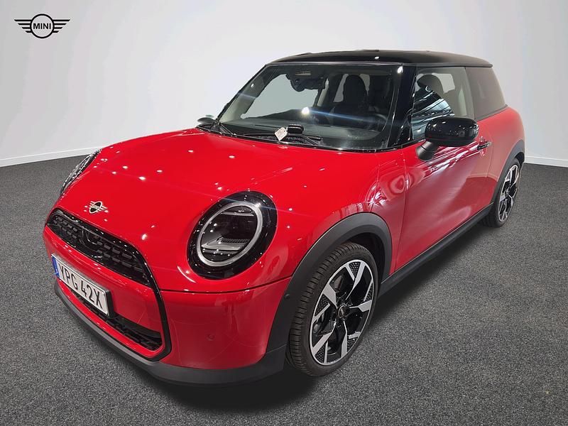 Röd Begagnad 2024 Mini Cooper Halvkombi | 294 900 kr - Bild 1/4