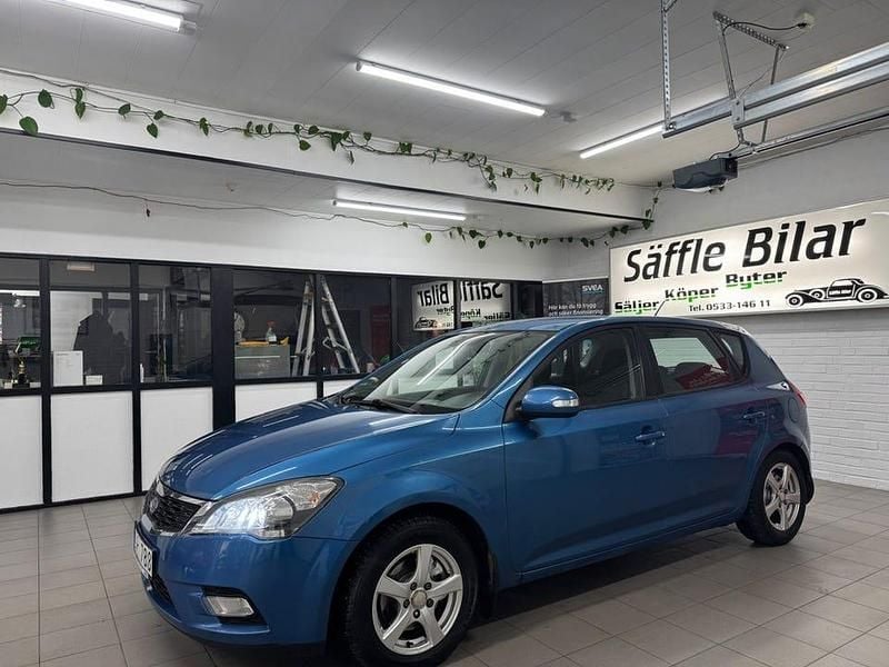 Begagnad Kia Ceed 116 HK (85 kW) 2009 Blå Halvkombi