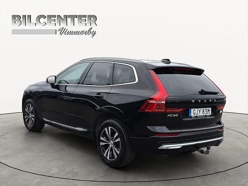 Begagnad Volvo XC60 Core 350 HK (257 kW) 2023 Svart SUV