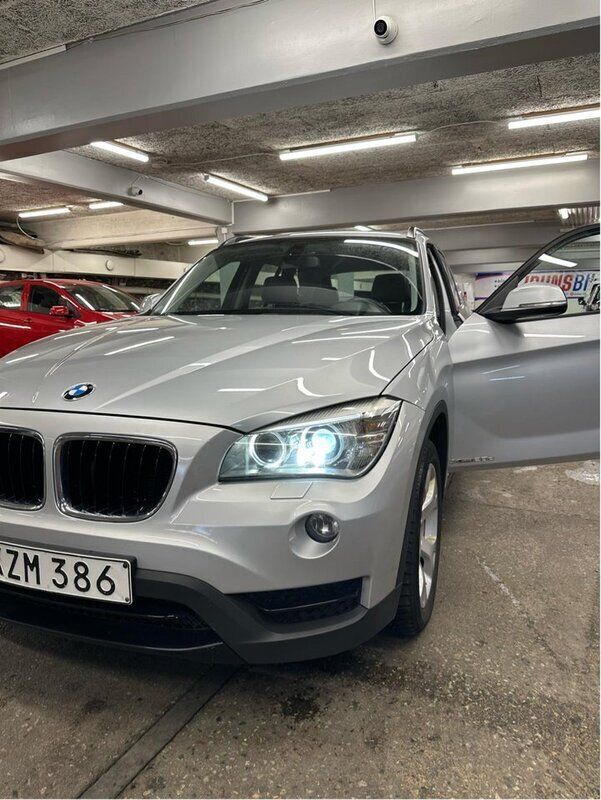 Silver Begagnad 2014 BMW X1 Sport Line SUV | 120 000 kr (Marknadspris) - Bild 1/4