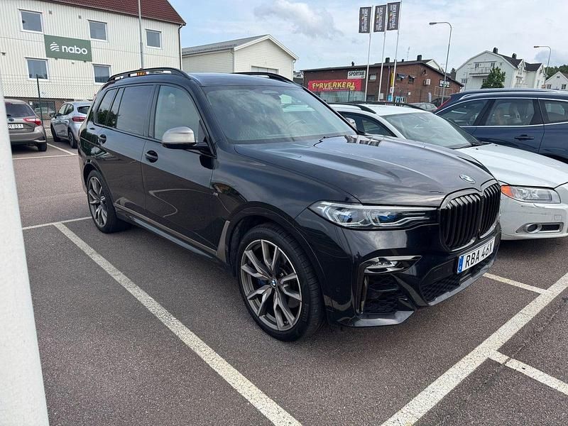 Svart Begagnad 2021 BMW X7 M Sport SUV | 589 000 kr - Bild 1/4