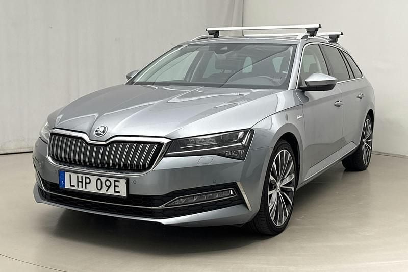 Grå Begagnad 2020 Skoda Superb Business Line | 229 800 kr - Bild 1/4