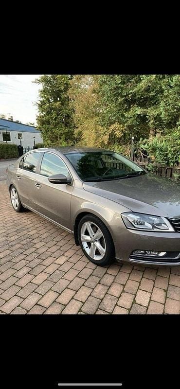 Brun Begagnad 2011 VW Passat Sedan | 57 000 kr (Bra pris) - Bild 1/4