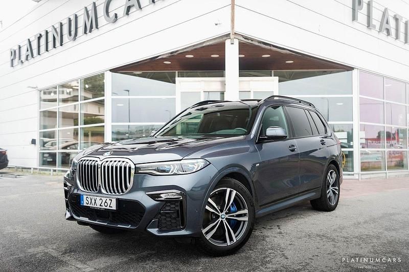 Grå Begagnad 2021 BMW X7 M Sport SUV | 799 000 kr (Lite dyr) - Bild 1/4