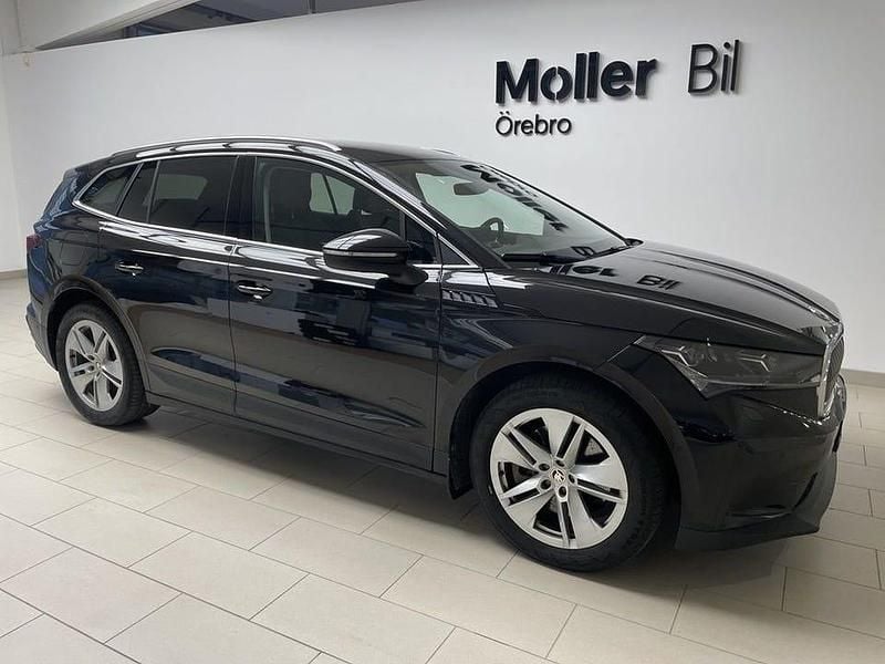 Svart (black magic metallic) Begagnad 2022 Skoda Enyaq iV SUV | 338 900 kr (Bra pris) - Bild 1/4