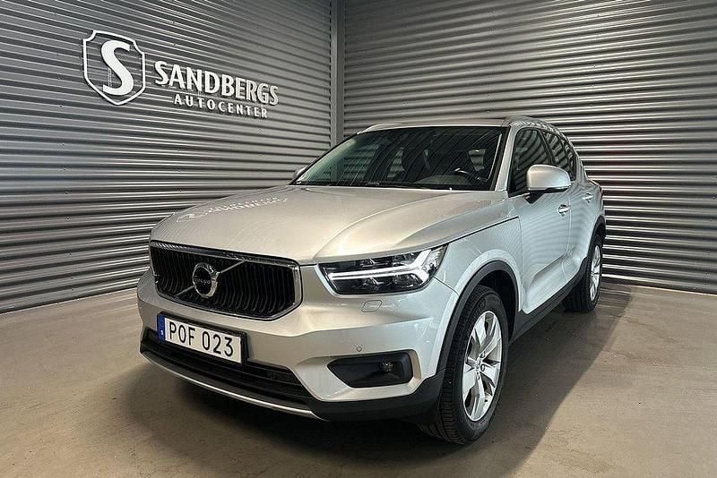 Silver Begagnad 2018 Volvo XC40 Momentum SUV | 224 500 kr (Lite dyr) - Bild 1/4