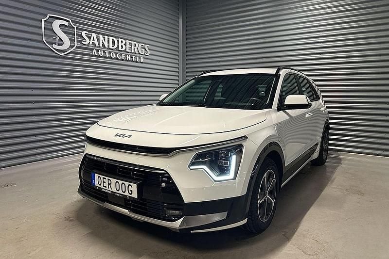 Vit Begagnad 2022 Kia Niro Advance SUV | 274 500 kr (Bra pris) - Bild 1/4
