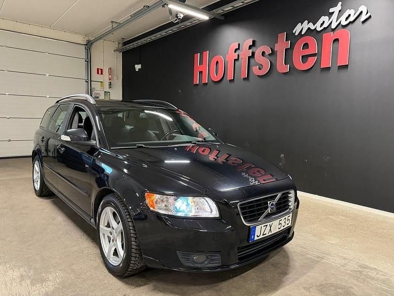 Svart Begagnad 2010 Volvo V50 Momentum Kombi | 54 900 kr (Marknadspris) - Bild 1/4