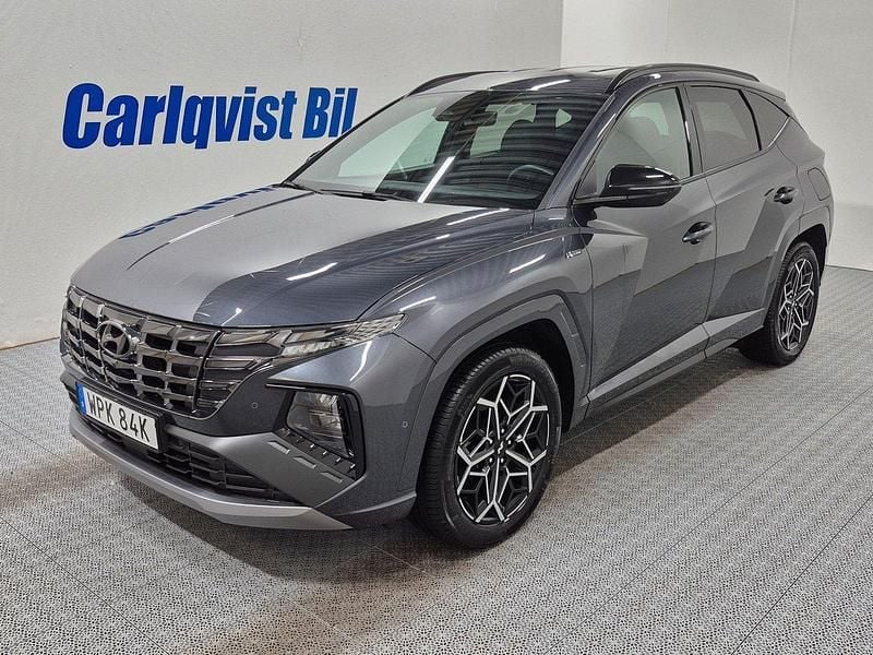 Grå (grå metallic) Begagnad 2023 Hyundai Tucson N Line SUV | 395 000 kr (Lite dyr) - Bild 1/4