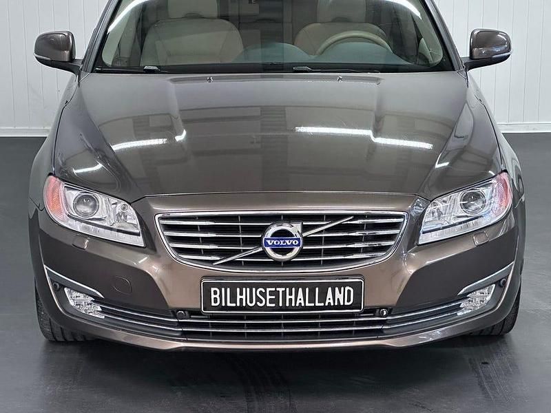 Begagnad Volvo V70 Summum 180 HK (132 kW) 2014 Brun Kombi
