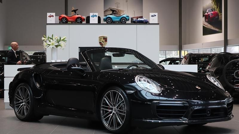 Begagnad Porsche 911 Turbo 547 HK (402 kW) 2017 Svart Cab