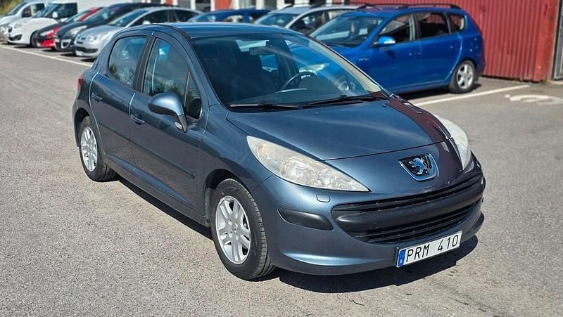Mörkgrå (grå) Begagnad 2007 Peugeot 207 Halvkombi | 19 900 kr (Bra pris) - Bild 1/3