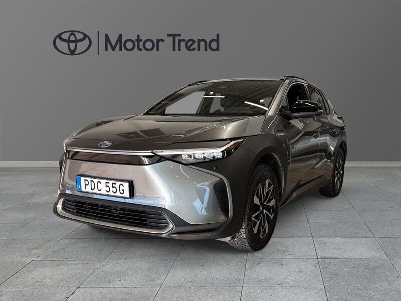 Silver Begagnad 2023 Toyota bZ4X Executive SUV | 419 900 kr (Bra pris) - Bild 1/4