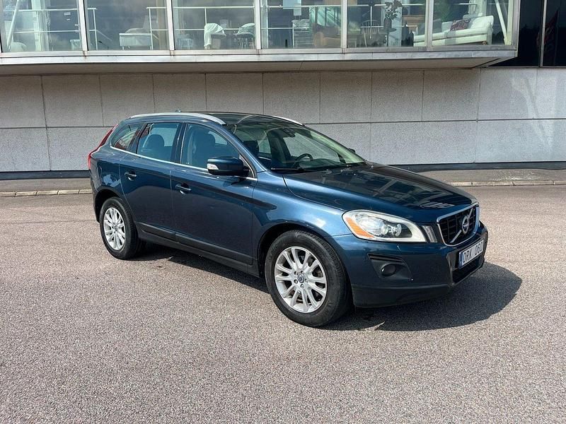 Blå Begagnad 2010 Volvo XC60 Summum SUV | 109 900 kr (Marknadspris) - Bild 1/4