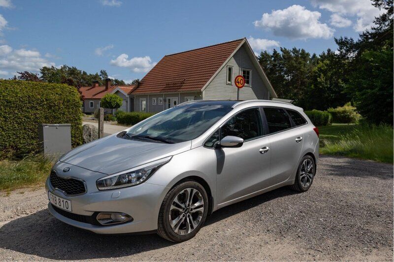 Grå Begagnad 2015 Kia Ceed Sportswagon Kombi | 90 000 kr (Marknadspris) - Bild 1/4