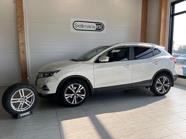 Vit Begagnad 2019 Nissan Qashqai Tekna SUV | 209 000 kr (Marknadspris) - Bild 1/4