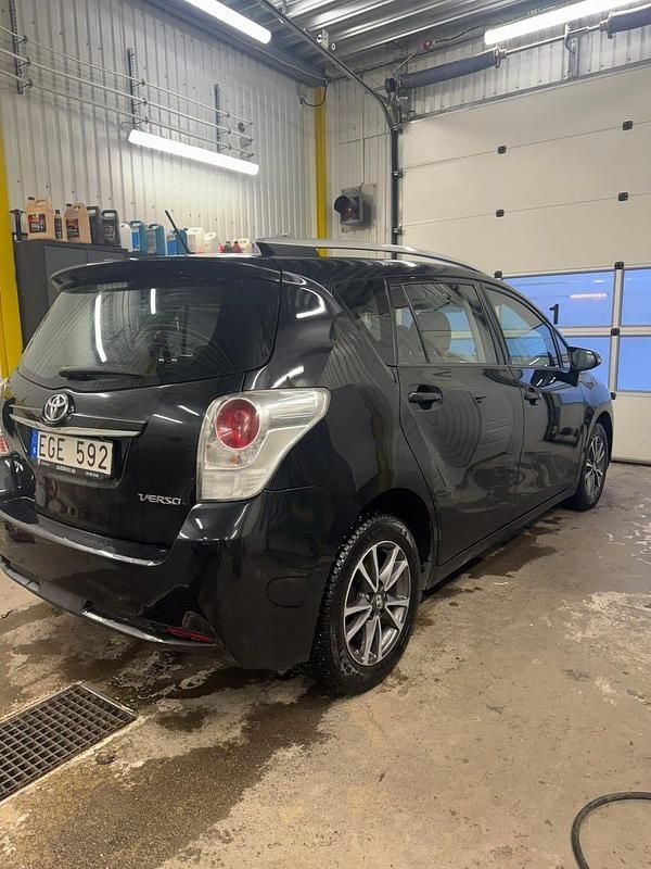 Begagnad 2013 Toyota Verso Multidrive S Minibuss | 71 000 kr (Bra pris) - Bild 1/4