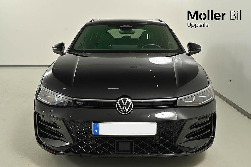 Grå Ny 2026 VW Passat | 524 900 kr (Marknadspris) - Bild 1/4