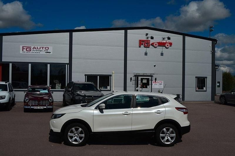Vit Begagnad 2016 Nissan Qashqai SUV | 109 000 kr (Marknadspris) - Bild 1/4