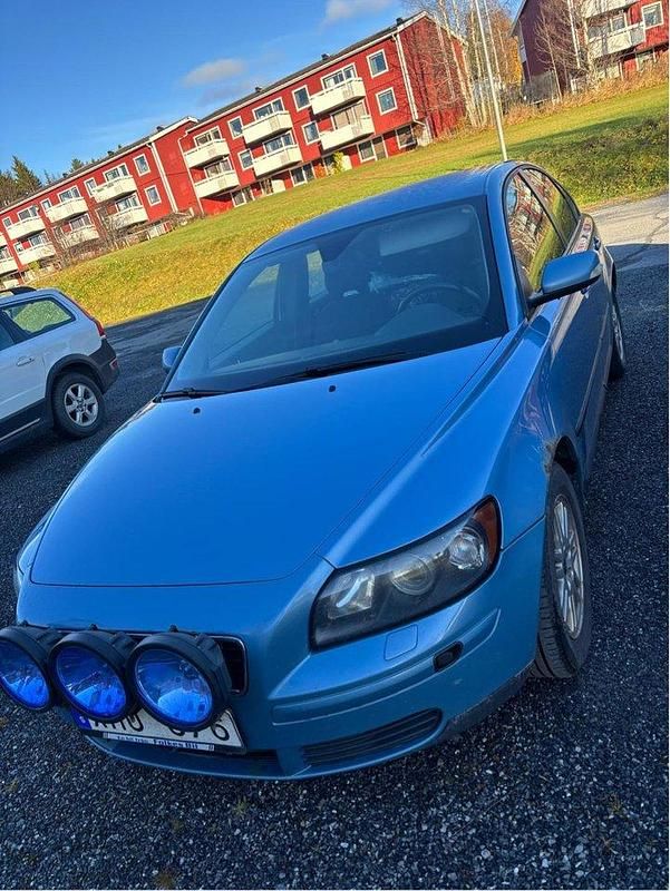 Blå Begagnad 2006 Volvo S40 Sedan | 12 000 kr (Marknadspris) - Bild 1/4