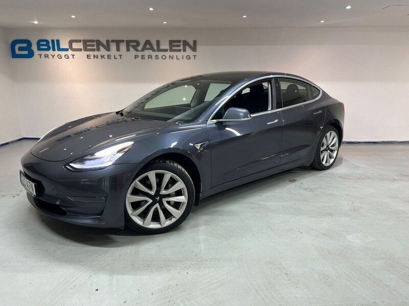 Grå Begagnad 2019 Tesla Model 3 Long Range Sedan | 364 900 kr - Bild 1/3