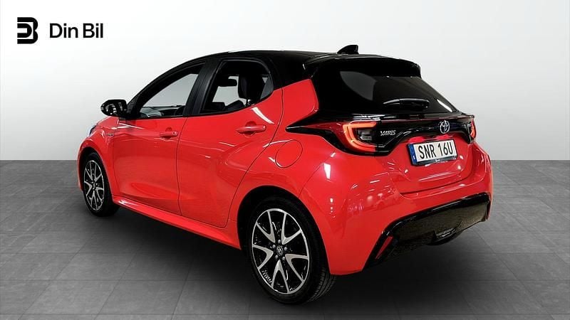 Begagnad Toyota Yaris Hybrid 2021 Röd