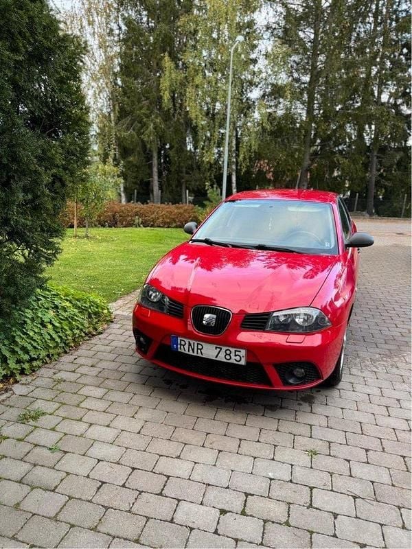 Röd Begagnad 2009 Seat Ibiza Halvkombi | 24 900 kr (Bra pris) - Bild 1/4