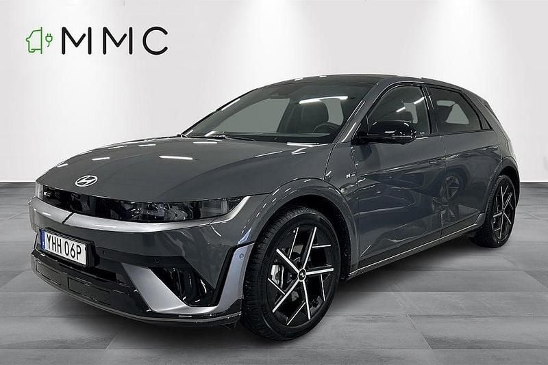Grå Ny 2025 Hyundai Ioniq N Line Halvkombi | 589 000 kr - Bild 1/4