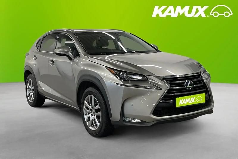 Silver/grå Begagnad 2017 Lexus NX300h Executive Line SUV | 194 800 kr (Marknadspris) - Bild 1/4