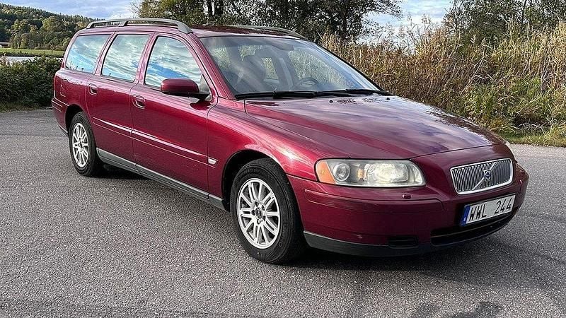 Röd Begagnad 2005 Volvo V70 Business Edition Kombi | 27 900 kr (Marknadspris) - Bild 1/4