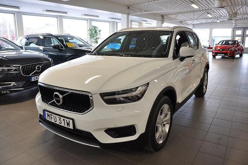 Begagnad Volvo XC40 Momentum 150 HK (110 kW) 2020 Vit SUV