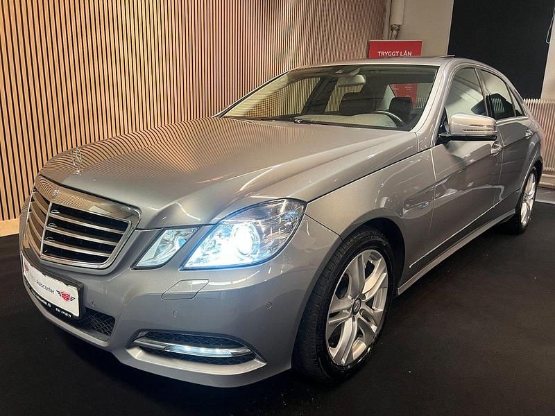 Silver Begagnad 2012 Mercedes E250 Sedan | 159 900 kr (Marknadspris) - Bild 1/4