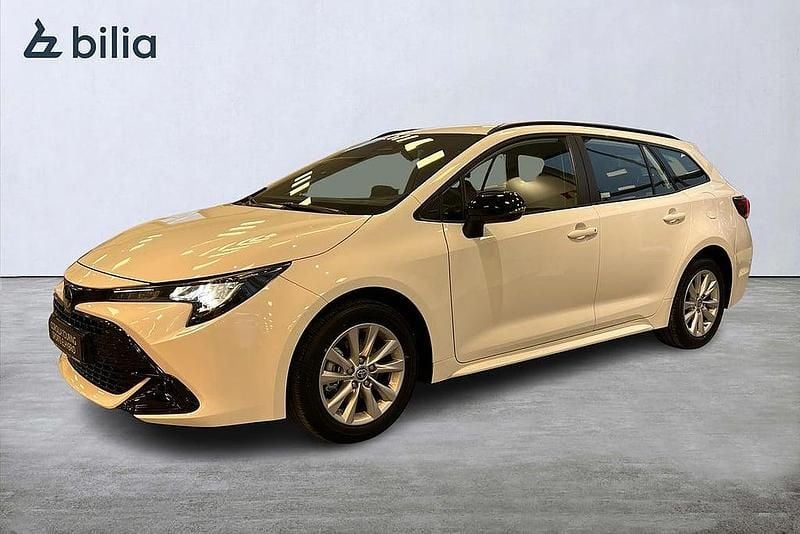 Ny 2025 Toyota Corolla Active Kombi | 301 410 kr (Superpris) - Bild 1/4