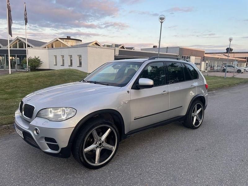 Begagnad BMW X5 Sport Line 245 HK (180 kW) 2012 Silver SUV