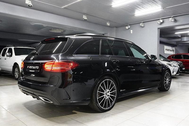 Begagnad Mercedes C300e AMG line 306 HK (225 kW) 2020 Svart Kombi