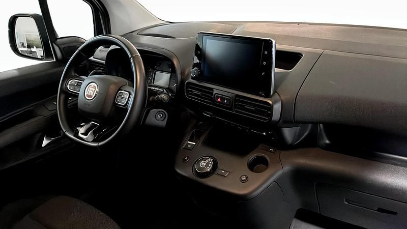 Begagnad Fiat Doblò 131 HK (96 kW) 2023 Minibuss