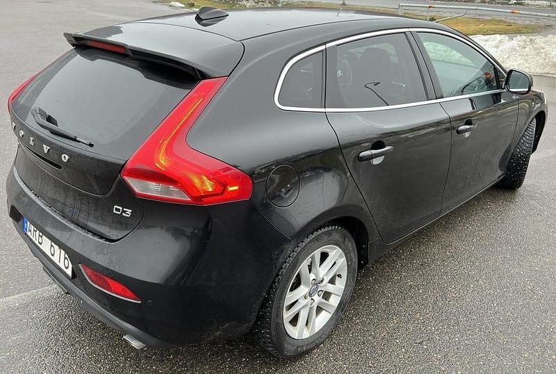 Begagnad Volvo V40 Momentum 150 HK (110 kW) 2013 Svart 019