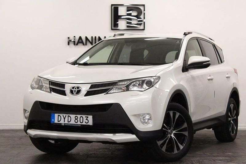 Vit Begagnad 2015 Toyota RAV4 SUV | 154 900 kr (Marknadspris) - Bild 1/4