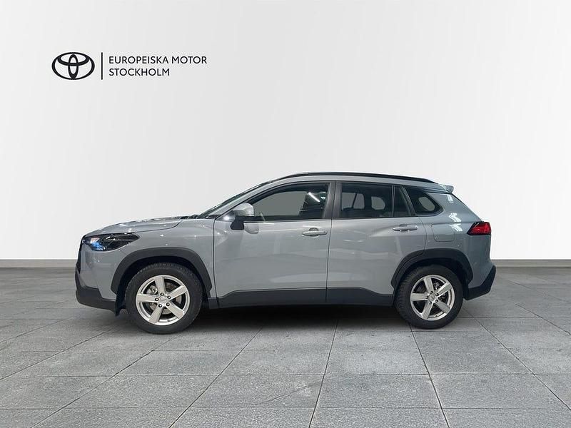 Begagnad Toyota Corolla Cross Active 197 HK (144 kW) 2024 Grå SUV
