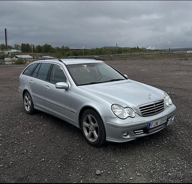 Silver Begagnad 2007 Mercedes C180 Avantgarde Kombi | 39 000 kr (Marknadspris) - Bild 1/4