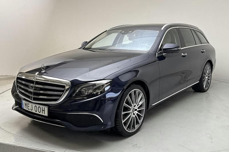Mörkblå Begagnad 2019 Mercedes E400 Luxury Kombi | 344 000 kr (Marknadspris) - Bild 1/4