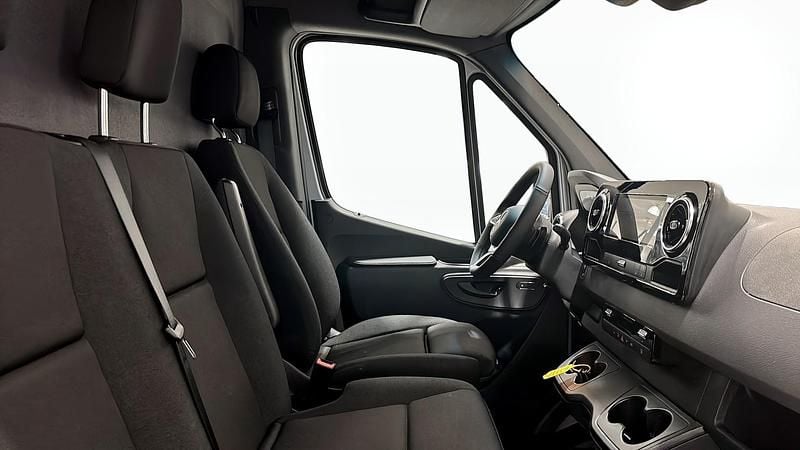 Begagnad Mercedes Sprinter 2026 Silver Van