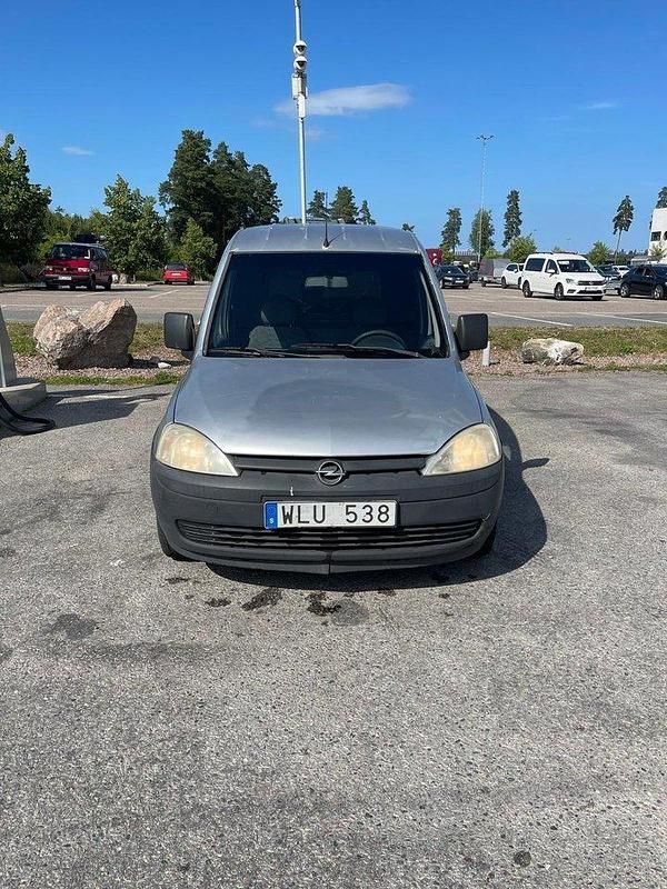 Silver Begagnad 2005 Opel Combo Minibuss | 14 600 kr (Lite dyr) - Bild 1/4