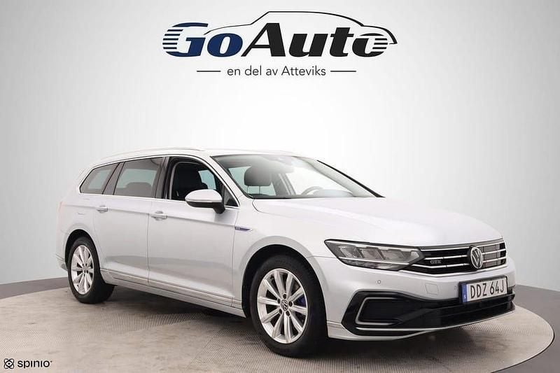 Silver Begagnad 2022 VW Passat GTE Kombi | 274 500 kr (Lite dyr) - Bild 1/4